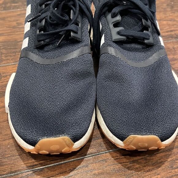 New Adidas Boost Sneakers SIZE 12 US in amazing condition - Picture 5 of 9